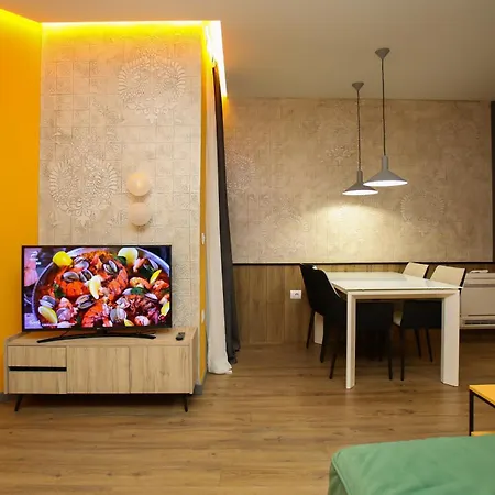 Imperial Visar Yellow Apartment *