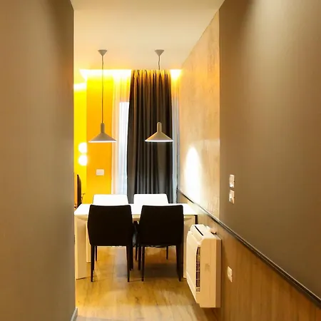 Apartment Imperial Visar Yellow