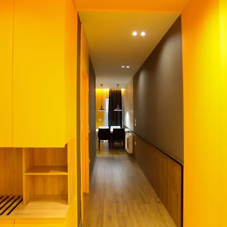 Apartment Imperial Visar Yellow